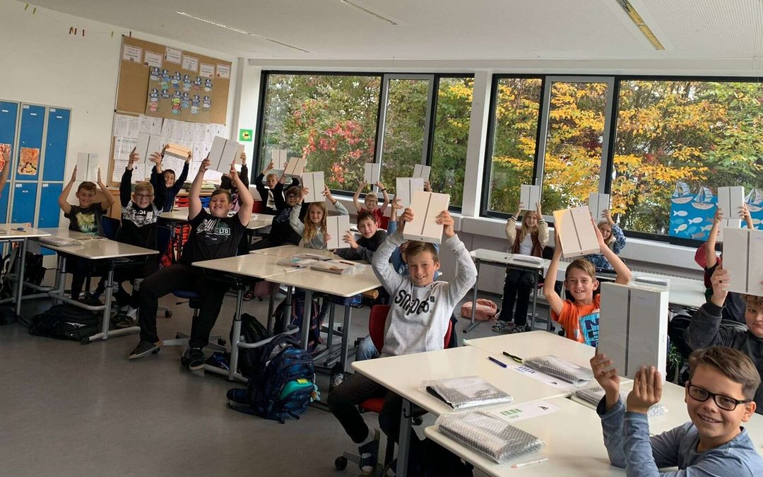 DAS WARTEN HAT EIN ENDE! – DIE iPads FÜR DIE 1. Klassen sind da!